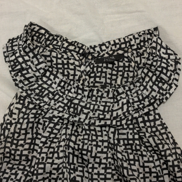 Sleeveless satin blouse - Picture 3 of 4